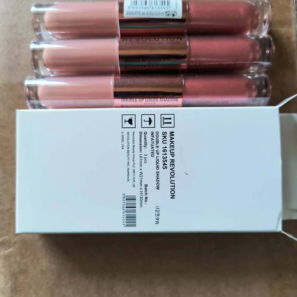 30 Piece Makeup Revolution Double Up Liquid Eye Shadow Infatuated Casepack 10X3